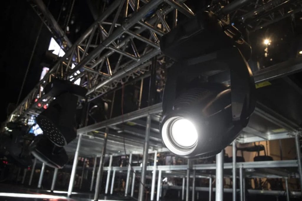 Control Lumínico | Iluminación cine: ¿para qué sirven los paneles led y en qué espacios usarlos?