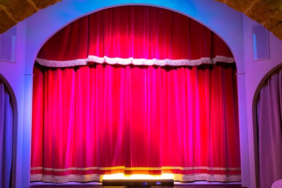 Mecánica y vestimenta teatral home