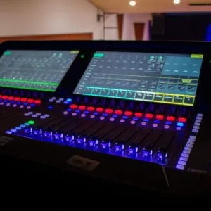 Equipo profesional de sonido en Parque por Control Lumínico