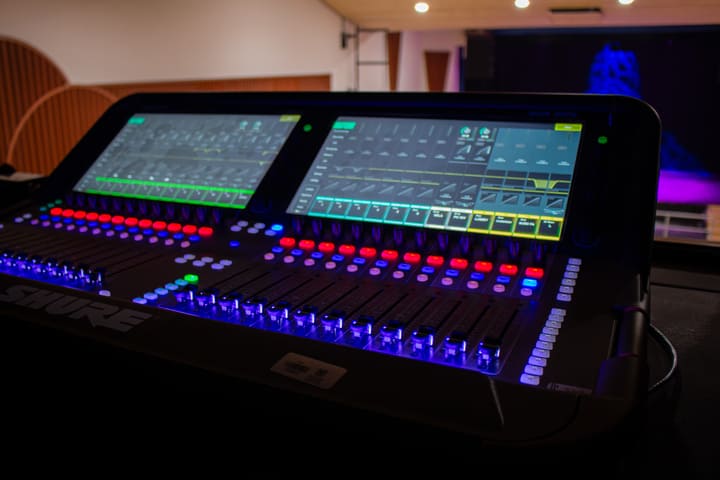 Equipo profesional de sonido en Parque por Control Lumínico
