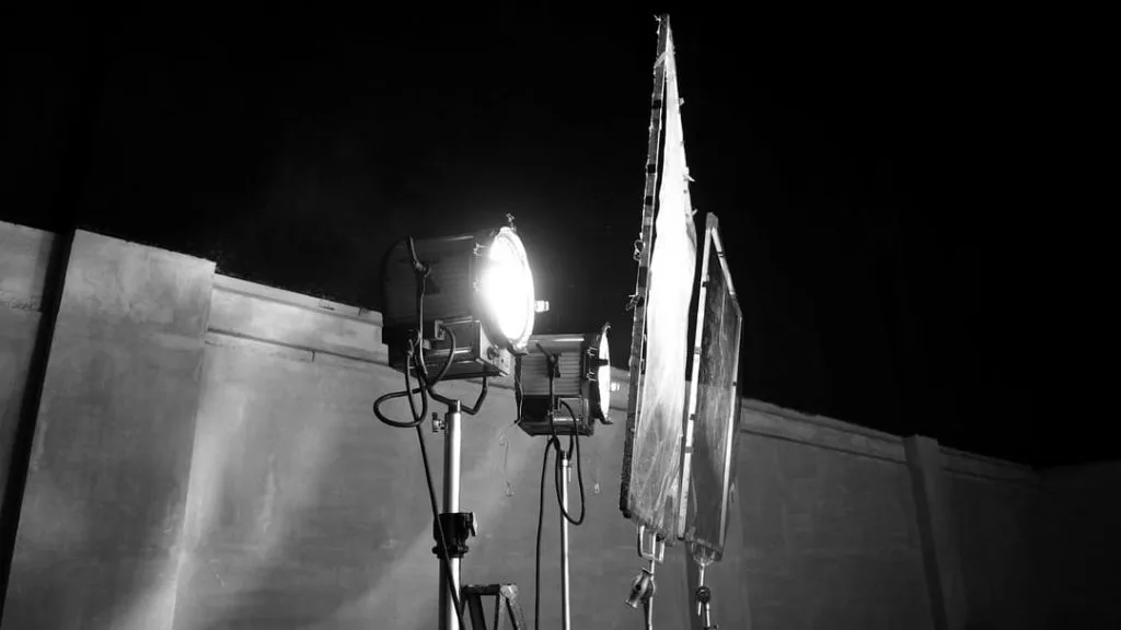¿Cómo elegir la mejor luminaria fresnel para que tus espacios luzcan perfectos? Que es fresnel