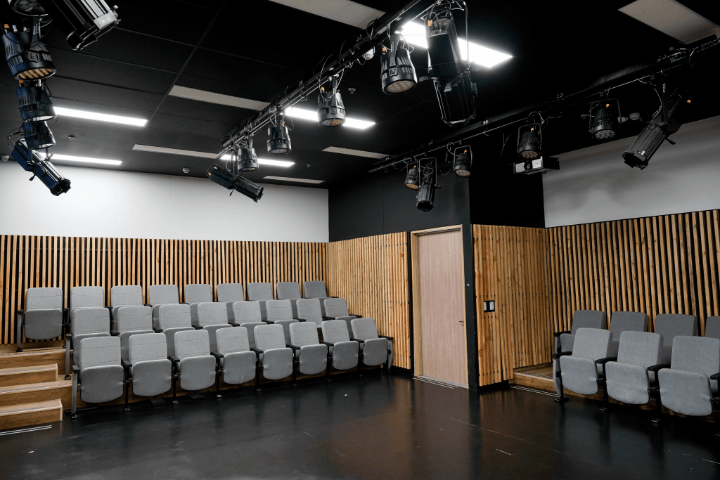¿Qué es un asiento para auditorio y cómo elegir la mejor opción para ti? Sillas de teatro