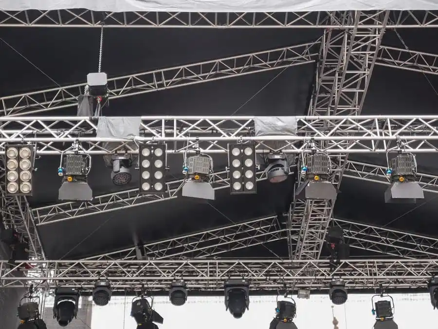 Truss de aluminio vs. truss de acero: Comparativa para eventos profesionales Truss de aluminio vs. truss de acero para eventos Colombia
