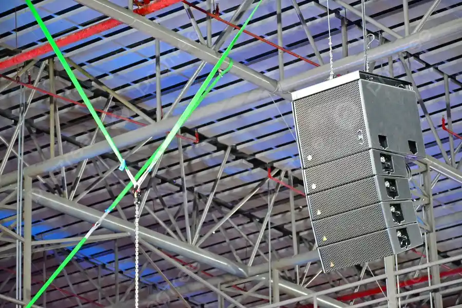 Cómo Funciona el Sistema Line Array: La Tecnología de Sonido que Transforma tus Eventos Cómo funciona el sistema LINE ARRAY en un evento tipo concierto profesional