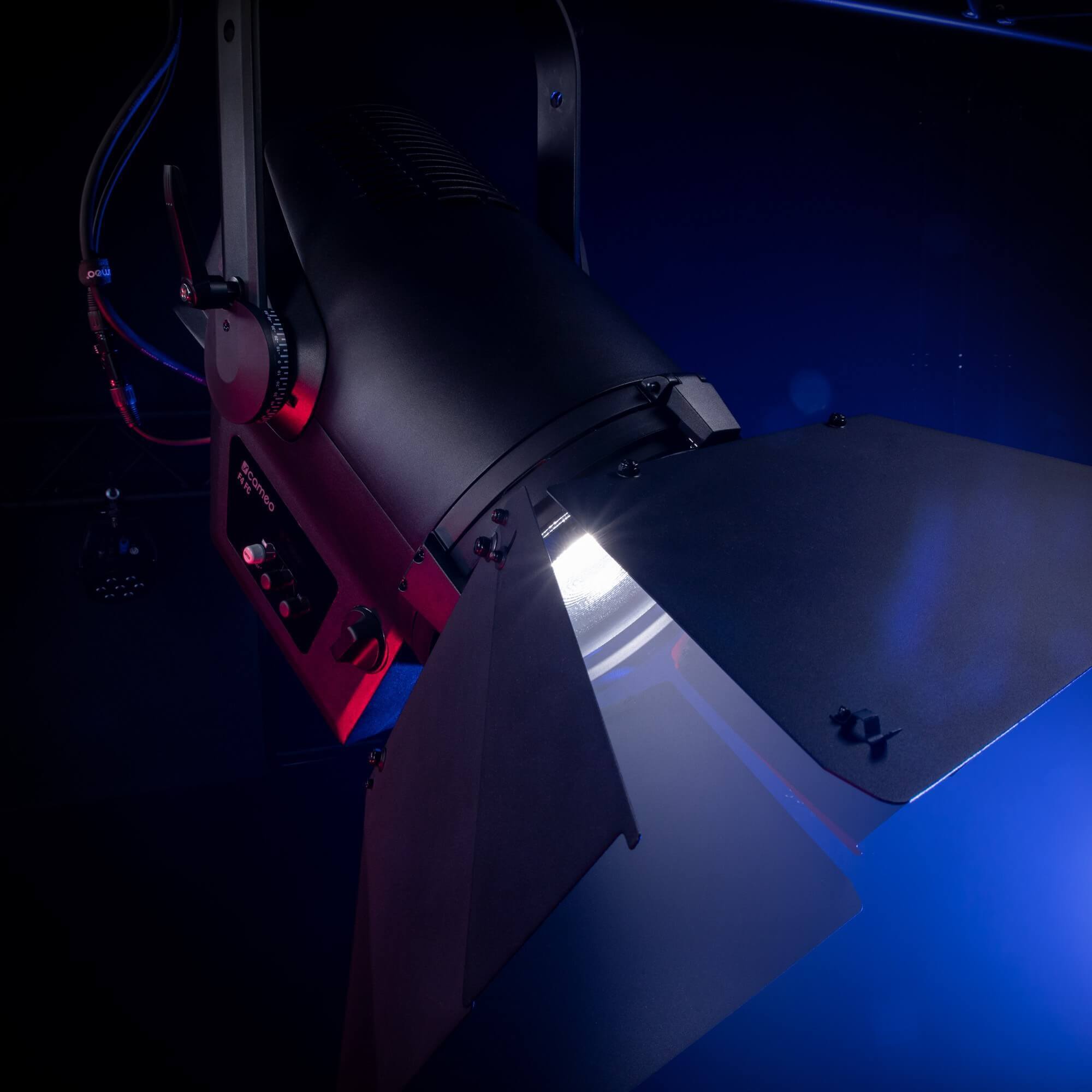 Fresnel LED Cameo F4 FC - mantenimiento iluminacion