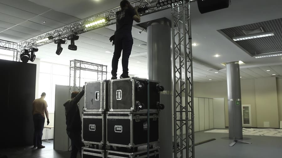 Truss para eventos: Guía completa con tipos, usos y consejos para un montaje profesional Truss para eventos en Colombia by control luminico 2025