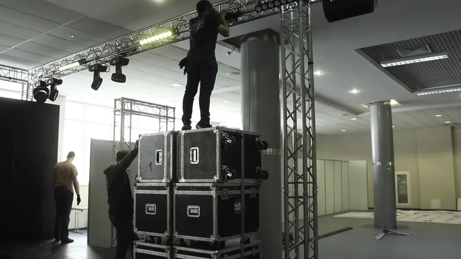 Truss para eventos: Guía completa con tipos, usos y consejos para un montaje profesional Truss para eventos en Colombia by control luminico 2025